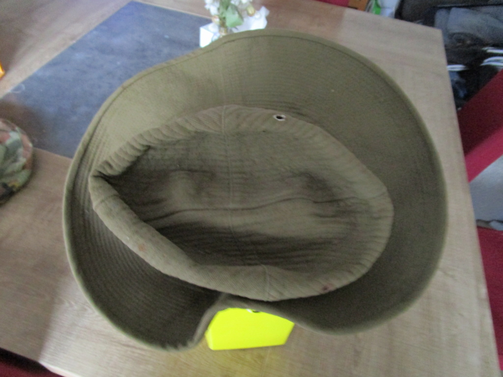 Chapeau de brousse et casquette camouflée Img_3432