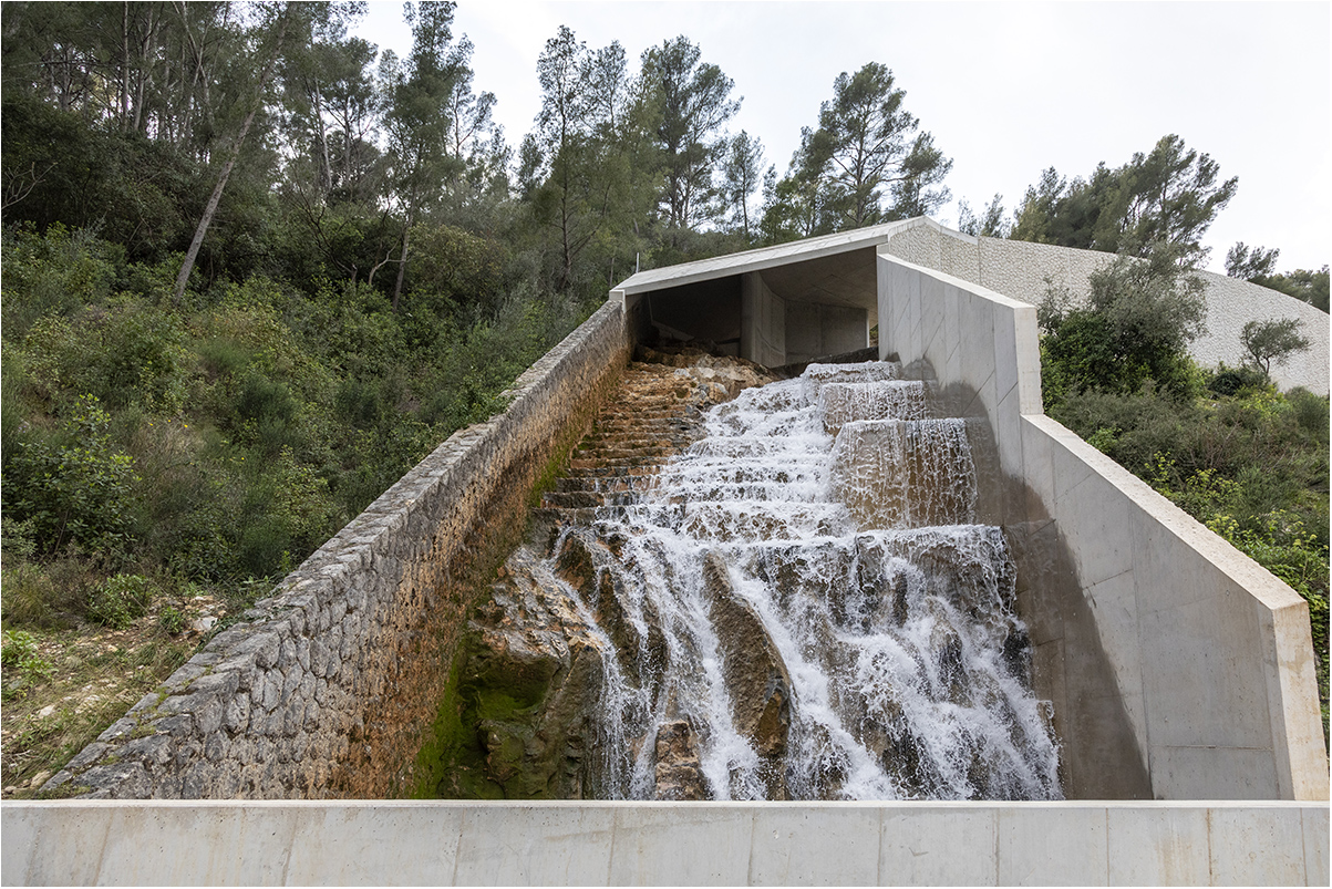 [Paysages]  ☞ Le barrage du Revest et son déversoir _p1a1120