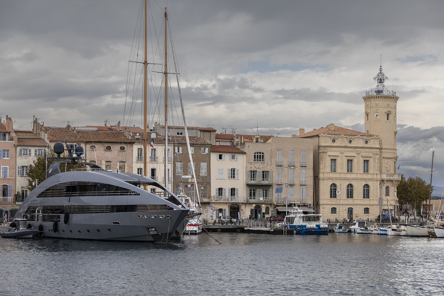 [Paysages]  ☞ Le bateau de James Bond à La Ciotat : l'Océan Pearl _p1a2514