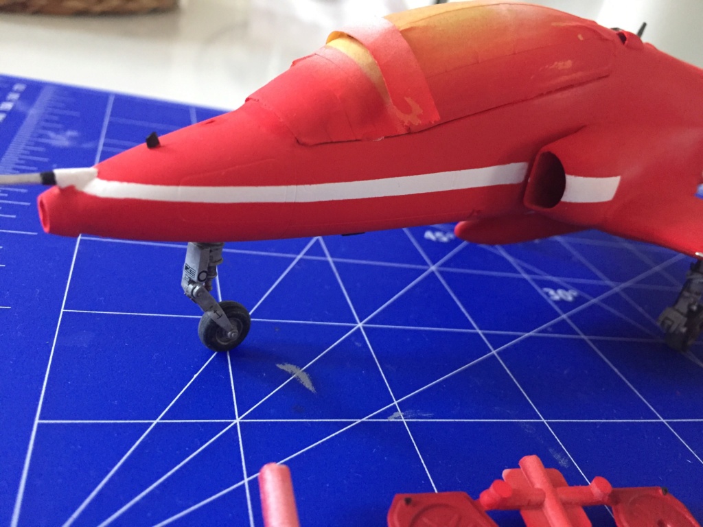 RAF Red Arrows Hawk T1a Italeri 1/48 - Page 3 Img_2034