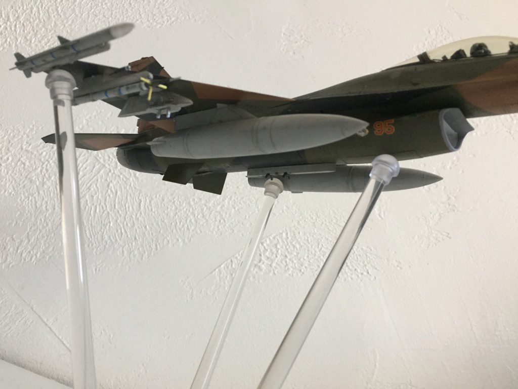 F-16 C Aggressor "alaskan splinter" Tamiya 1/48 - Page 2 Img_2320
