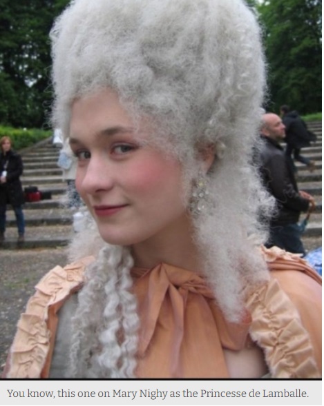 Série "Marie-Antoinette" avec Emilia Schüle - Page 4 Telech28