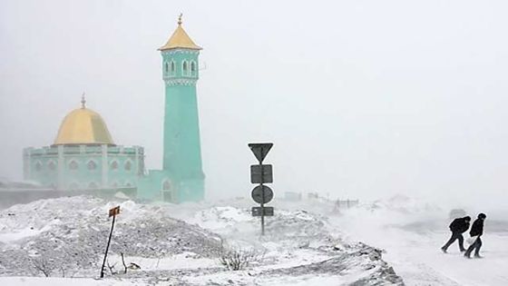 صورة أول مسجد بالقطب الشمالي  Ayc_110