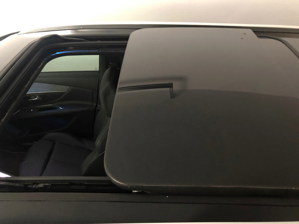 GT Line 1.5 BlueHDi 130 CV manual en Blanco Nacarado Img-3511