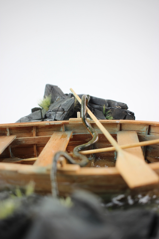 Diorama de Bote de remos con Serpiente en un Río Img_1310