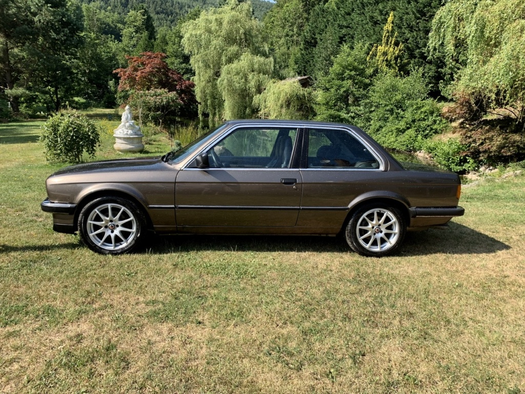 BMW E30  22299410