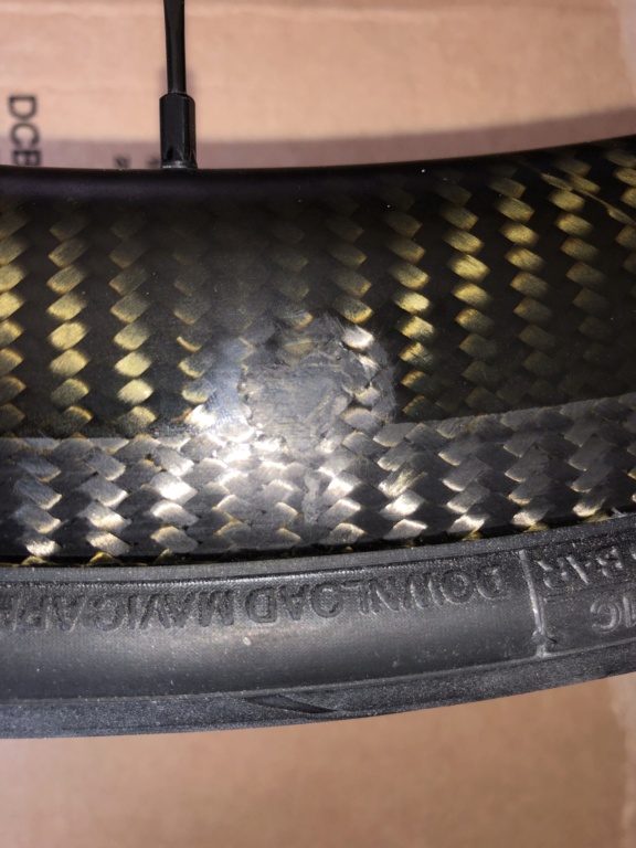 J'ai abimé ma paire de roues MAVIC Cosmic Carbon PRO SL UST avec un demonte pneu... Img_7410