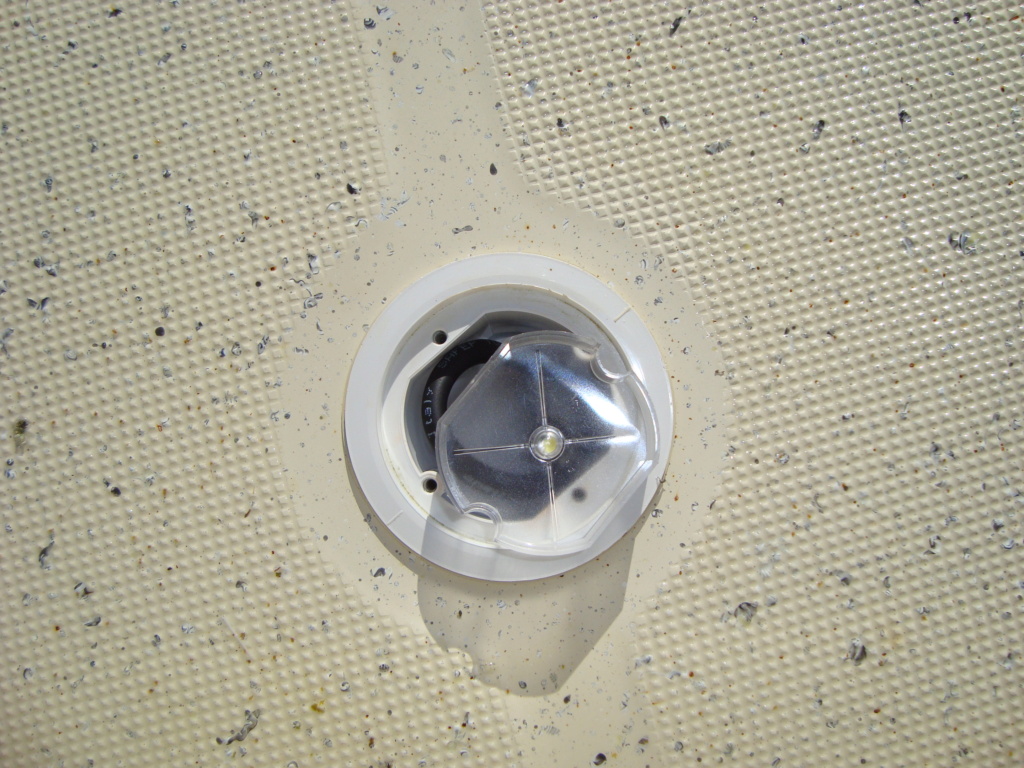 Remplacement LED spot escalight Dsc01410