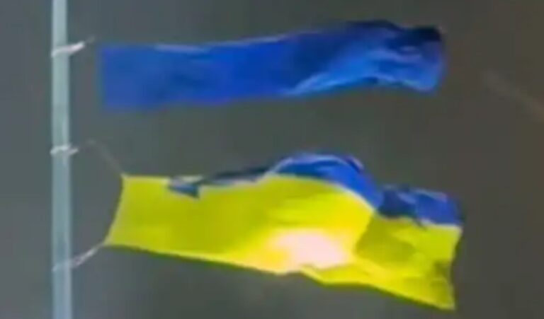 В Киеве флаг на двое разорвало, символически? Snimok11