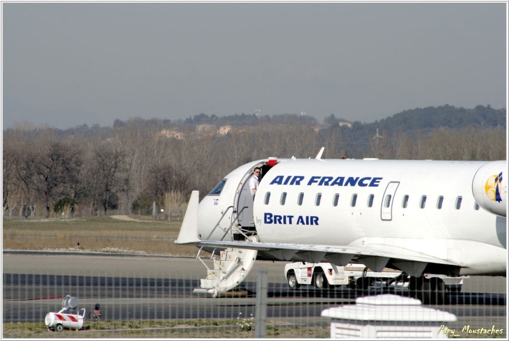 Aéroport d'avignon-caumont Crj-1014