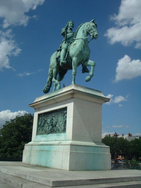 Le pont Neuf a Paris Statue11