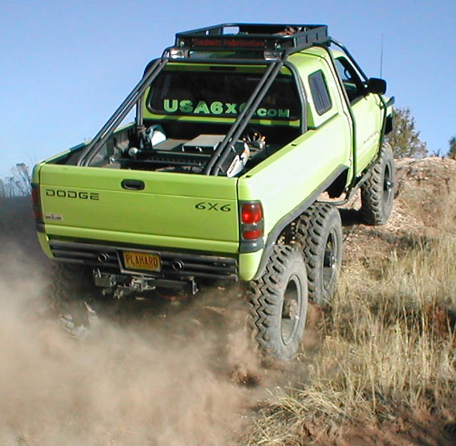 un Dodge 6x6 Dodge210