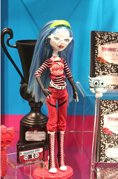 Monster High, les nouvelles venues de Mattel - Page 3 Miss_y10