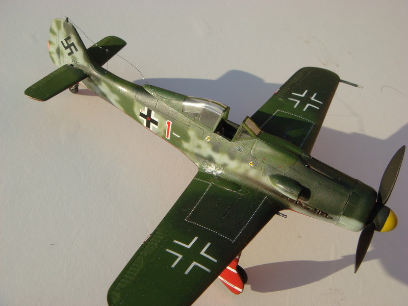 Fw-190 D9 Papagei Staffel Rote 1 Academy Dsc01513