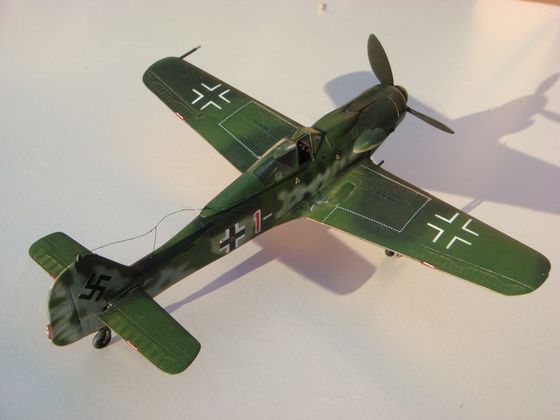 Fw-190 D9 Papagei Staffel Rote 1 Academy Dsc01612