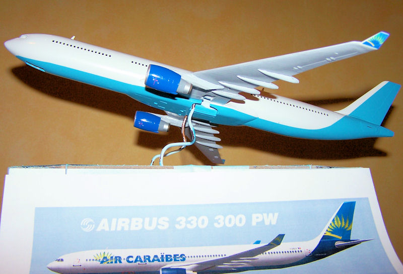 Airbus A330-300  -  AIR CARAIBES   -   Revell   -  1/144 - Page 3 100_2712