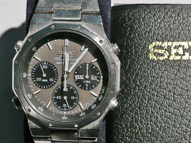 La montre qui vous a fait aimer les montres - Page 2 P1000816