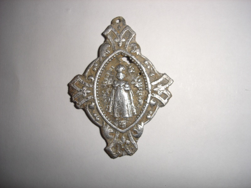 Sto. Niño Jesús de Praga / V. de Montserrat - s. XX Medall11