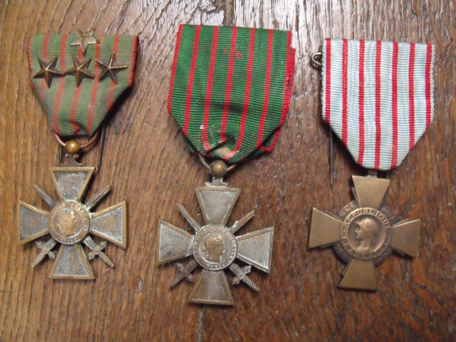 Médailles et divers objets (artisanat de tranchées) . Dscf9712