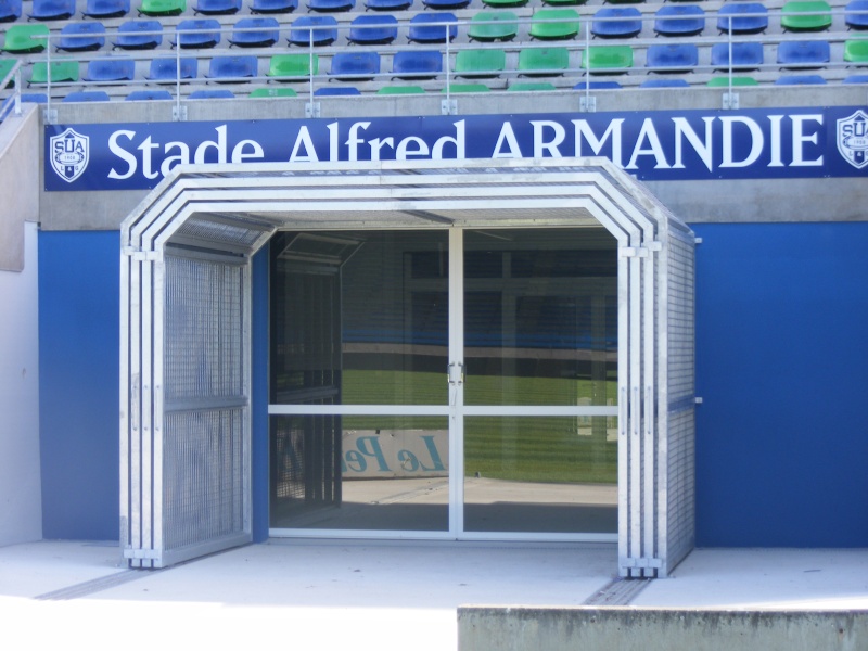Agrandissement du stade Armandie - Page 7 Dscf3810