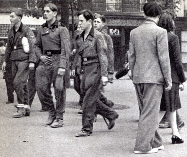 Autres photos de la libération de Paris Jeunes10