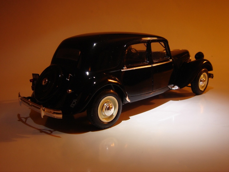 Citroën 15six "Traction Avant" Heller 1/24 Dsc04421
