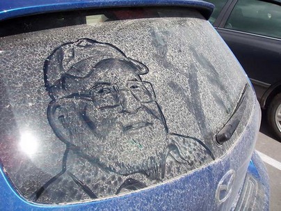 الرسم على غبار زجاج السيارات!!!!!!!!!! 8-070210