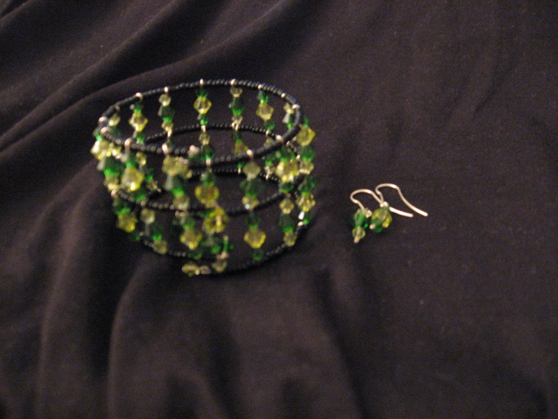 aki os dejo los diseños de pulseras que tengo como la verde Img_0311