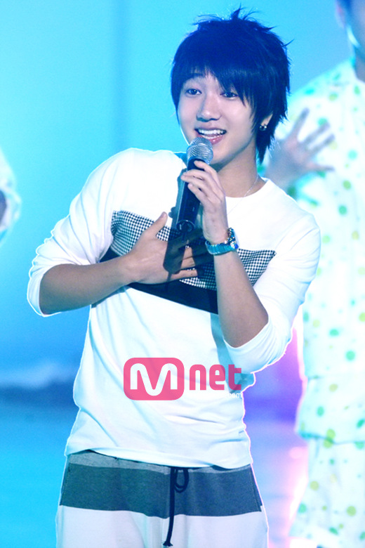 [pics]Mcountdown 080904-Super Junior Happy M_3110