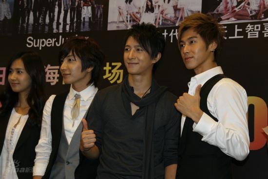 [pics]2008 SM TOWN Press Con In Shanghai Town_414