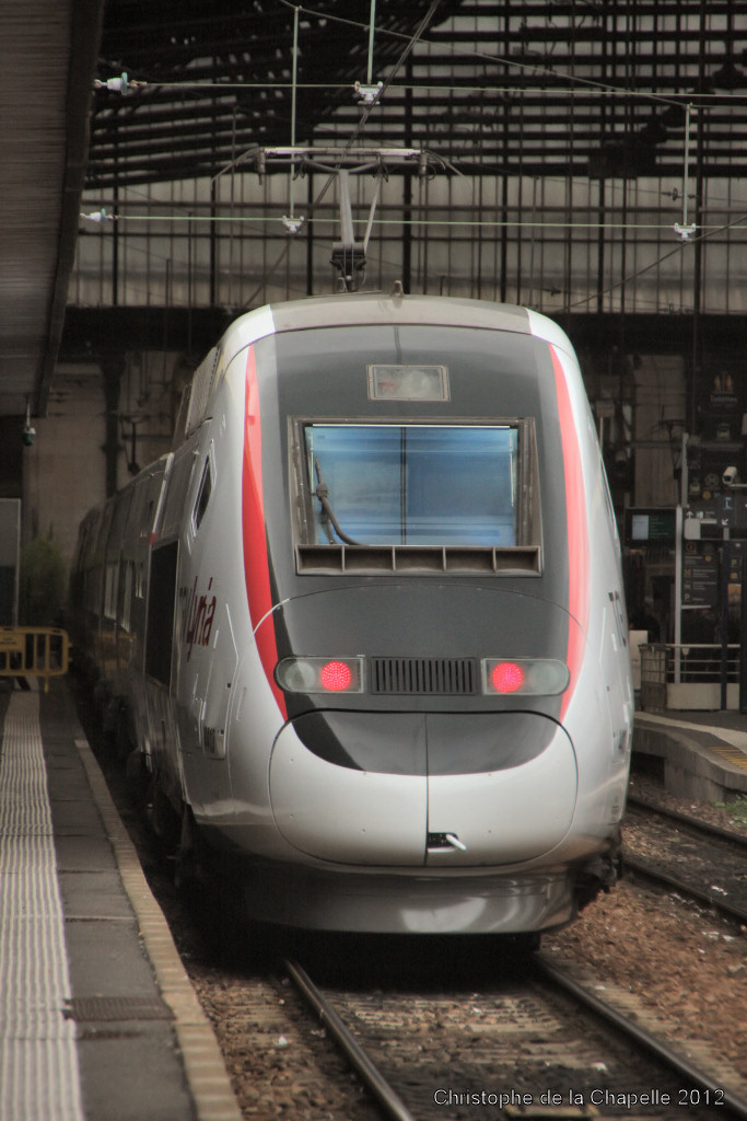 Nouvelle livrée TGV Lyria 2012 Img_0312