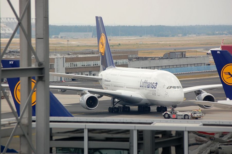 Airbus A-380 der Lufthansa auf Linie 380210