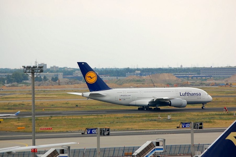 Airbus A-380 der Lufthansa auf Linie 380610