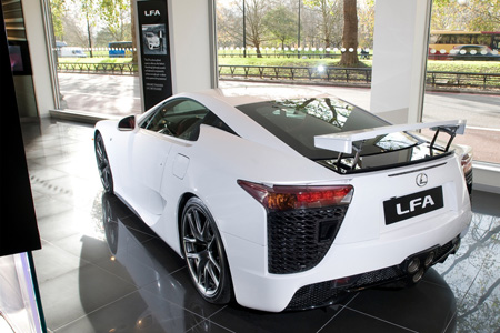 La LFA en vente directe Lexus_11