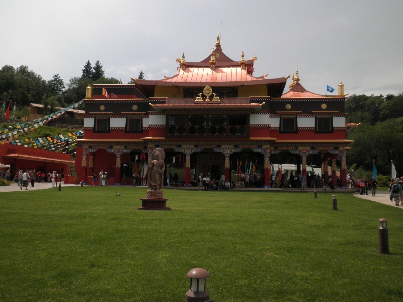 Photos du temple Bouddhiste Rigpa-Lrab Ling P8010010
