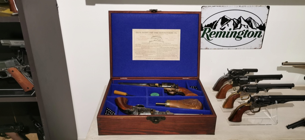 Mon premier coffret - paire de Colt Navy 1851 Img_1387