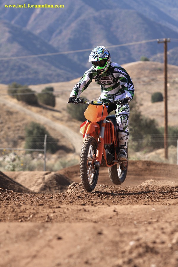 FIRST SHOTS OF TOMMY SEARLE PRACTICING SUPERCROSS!!! - Page 2 Cali3_32