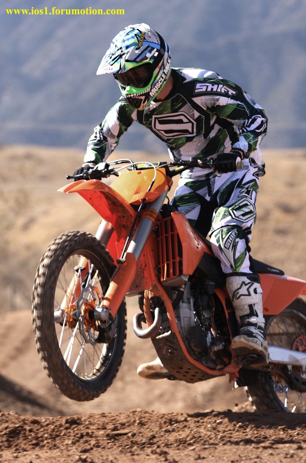 FIRST SHOTS OF TOMMY SEARLE PRACTICING SUPERCROSS!!! - Page 2 Cali3_34