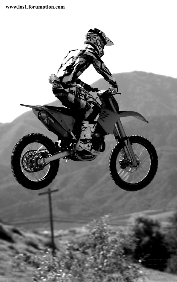 FIRST SHOTS OF TOMMY SEARLE PRACTICING SUPERCROSS!!! - Page 2 Cali3_35