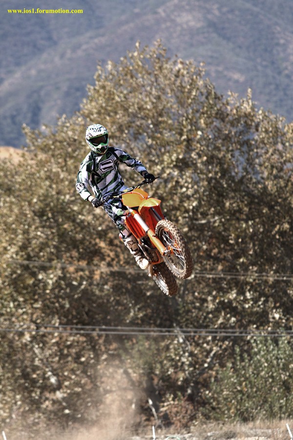 FIRST SHOTS OF TOMMY SEARLE PRACTICING SUPERCROSS!!! - Page 2 Cali3_36