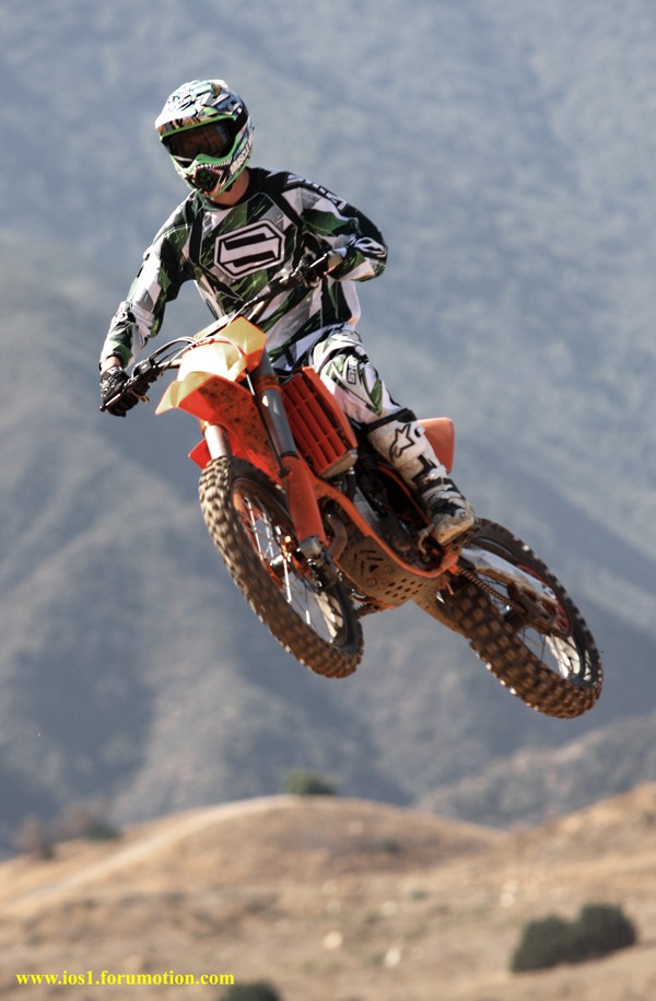 FIRST SHOTS OF TOMMY SEARLE PRACTICING SUPERCROSS!!! - Page 2 Cali3_38