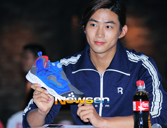 [28.09.12] [PICS] Reebok Fansign (Taecyeon, Wooyoung & Suzy) 2113
