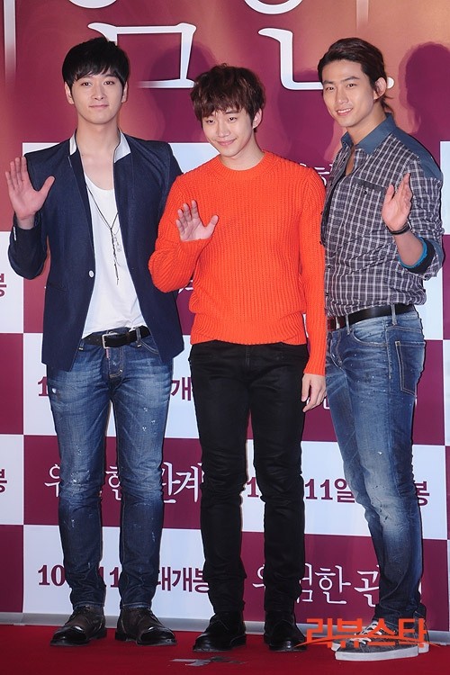 [11.10.12] Taecyeon, Junho, & Chansung assistent à la Première du film ‘Dangerous Liaisons’ 330