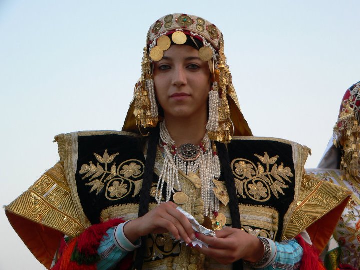 Les vêtements traditionnels en Tunise! 31039610