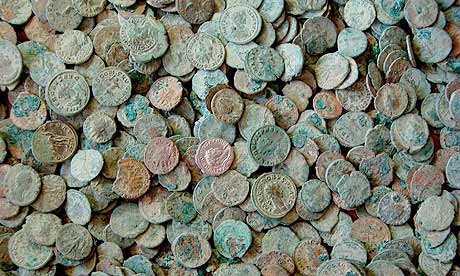 Hallan el mayor tesoro de monedas romanas de la Historia de Inglaterra. Tesoro11