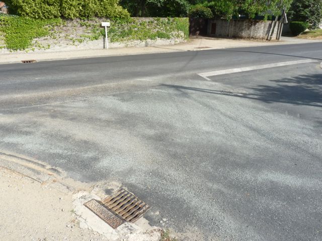 Casques d’ânes en Vendée (85), Bretagne (35), Nord (59)… : danger, chaussée glissante ! Gravie11