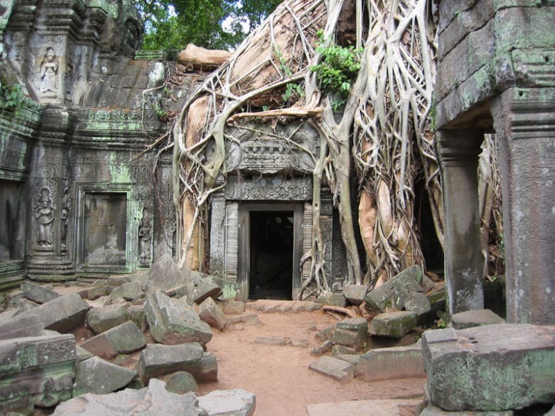 Une cité perdue découverte après avoir passé 1200 ans dans une forêt cambodgienne Une-ci14