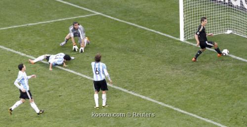 لقن المنتخب الألماني لكرة القدم نظيره الأرجنتيني درسا قاسيا  Reuter11