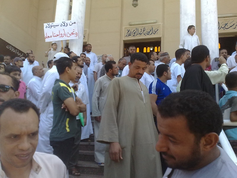 بالصور وقفة للاخوان المسلمين وحزب الحرية والعدالة امام المجمع الاسلامى بمدينة الخارجة بالوادى الجديد لمساندة مرسى Uuuuuu17