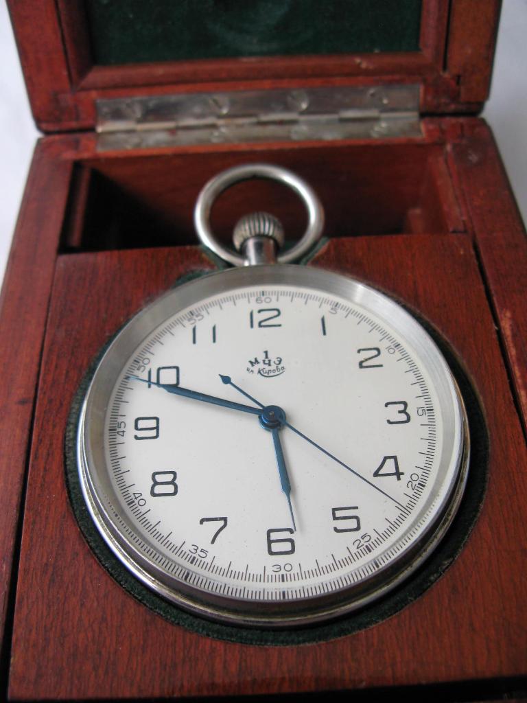 collection - Dans une collection , il faut avoir ces montres de bord soviétiques  Web_bo10